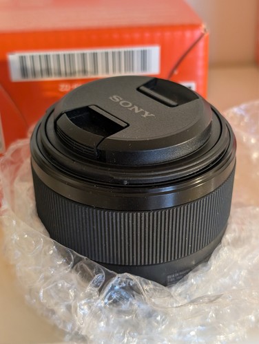 Sony sel50f18f 50mm - 50mm, f/1.8